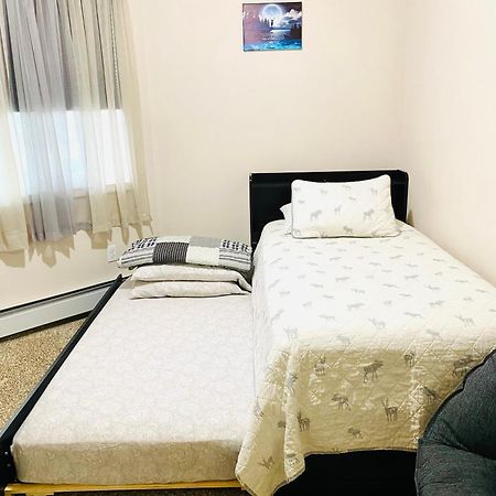 Beautiful 2 Bedroom 1 Bath Apartment With Private Garage Anchorage Bagian luar foto