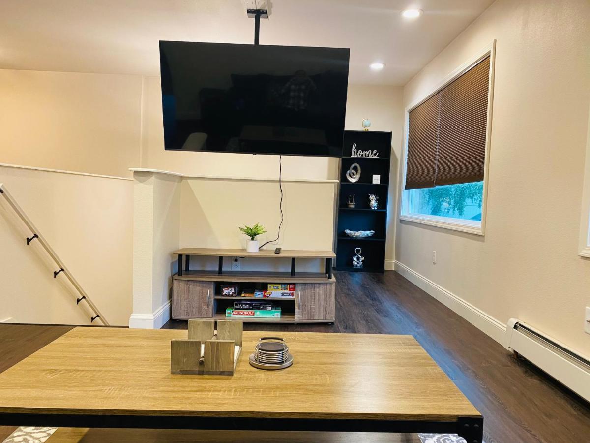 Beautiful 2 Bedroom 1 Bath Apartment With Private Garage Anchorage Bagian luar foto