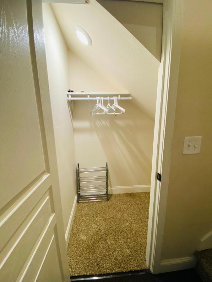 Beautiful 2 Bedroom 1 Bath Apartment With Private Garage Anchorage Bagian luar foto