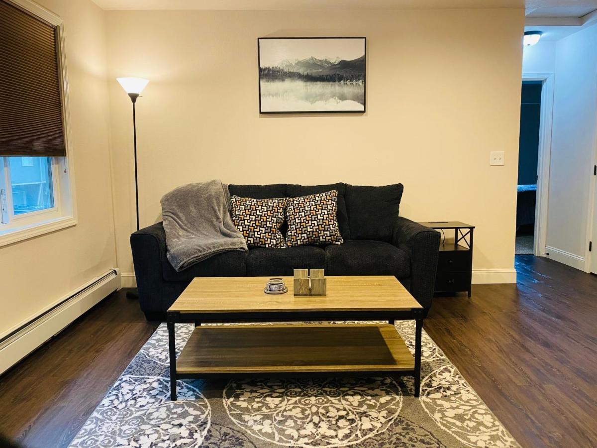 Beautiful 2 Bedroom 1 Bath Apartment With Private Garage Anchorage Bagian luar foto