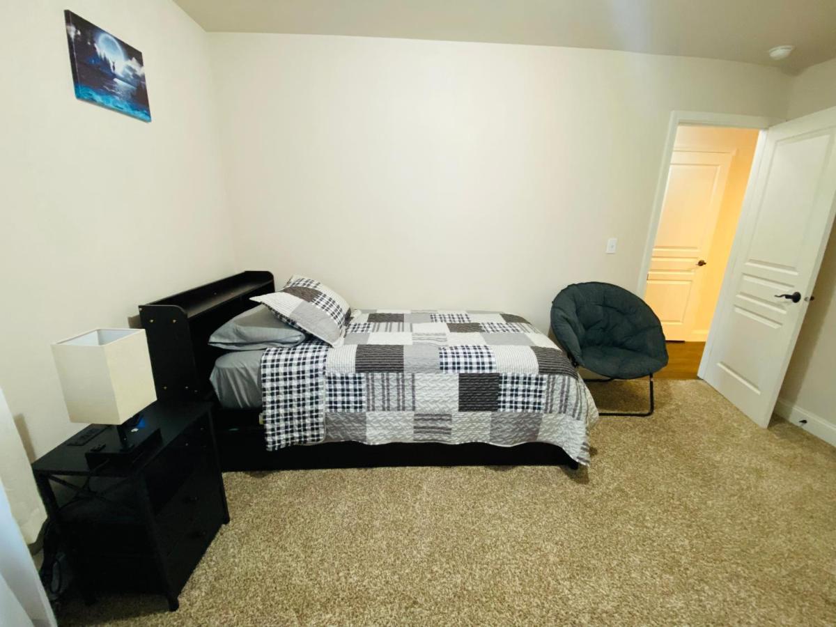 Beautiful 2 Bedroom 1 Bath Apartment With Private Garage Anchorage Bagian luar foto