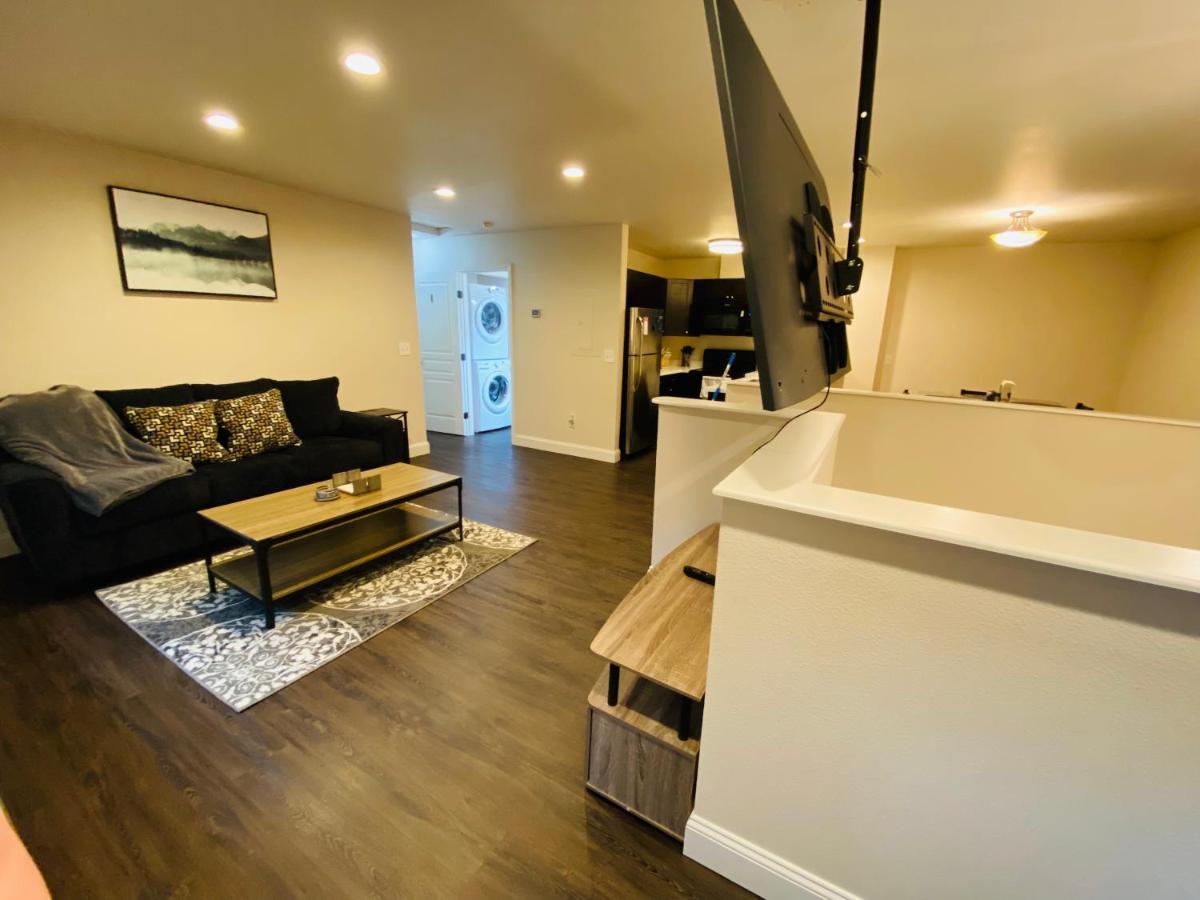 Beautiful 2 Bedroom 1 Bath Apartment With Private Garage Anchorage Bagian luar foto