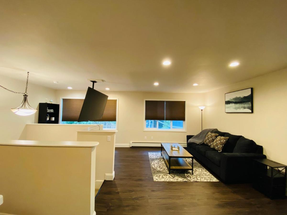 Beautiful 2 Bedroom 1 Bath Apartment With Private Garage Anchorage Bagian luar foto