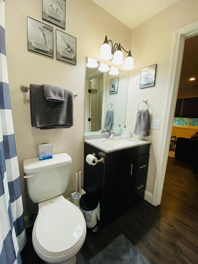 Beautiful 2 Bedroom 1 Bath Apartment With Private Garage Anchorage Bagian luar foto