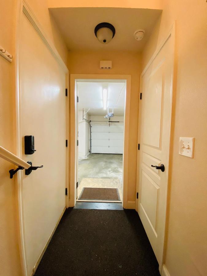 Beautiful 2 Bedroom 1 Bath Apartment With Private Garage Anchorage Bagian luar foto