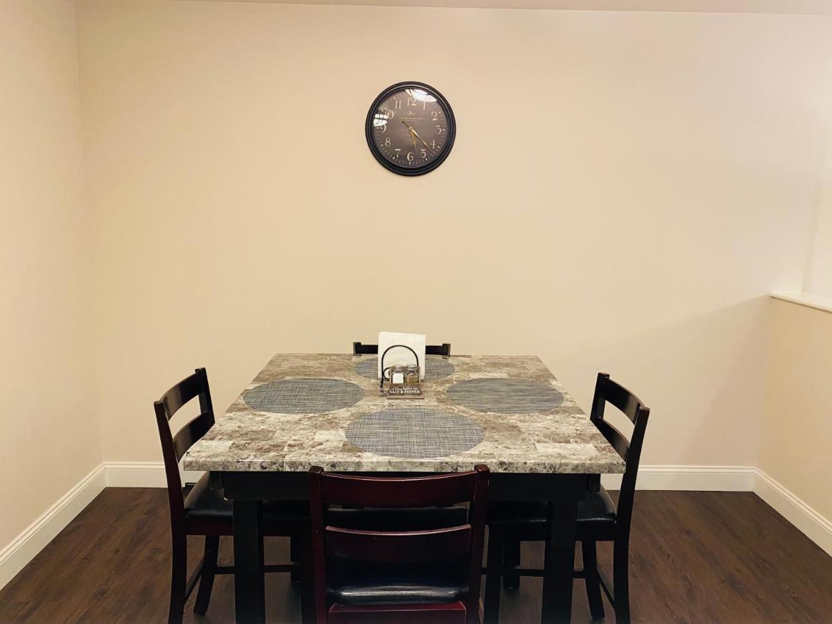 Beautiful 2 Bedroom 1 Bath Apartment With Private Garage Anchorage Bagian luar foto