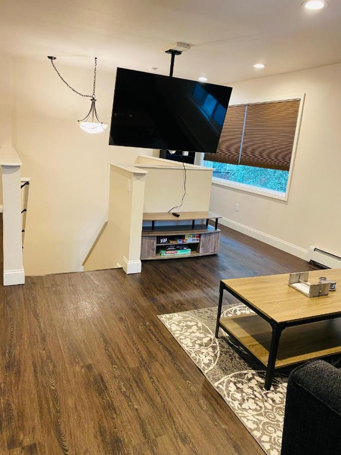 Beautiful 2 Bedroom 1 Bath Apartment With Private Garage Anchorage Bagian luar foto